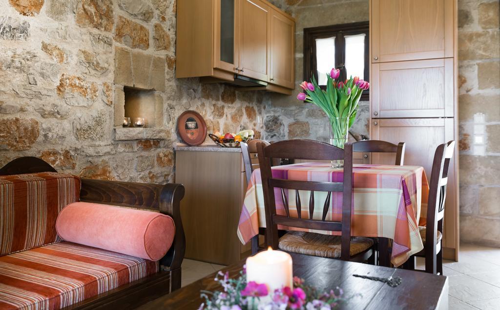Apartment Klymeni Traditional Homes