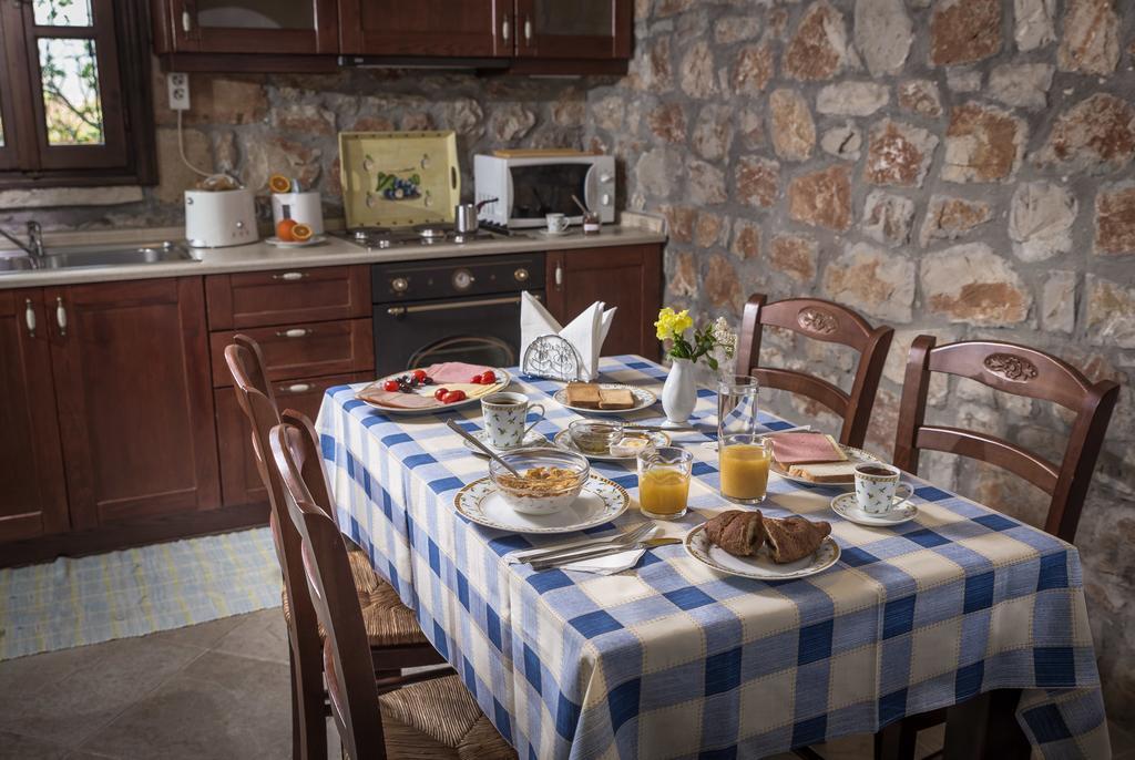 Apartment Klymeni Traditional Homes *