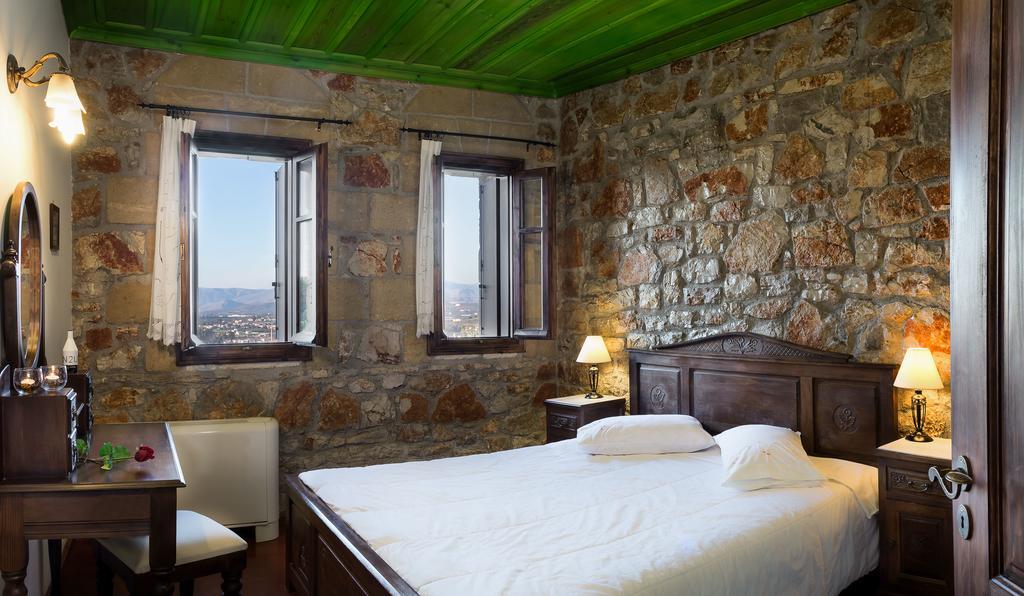 Apartment Klymeni Traditional Homes