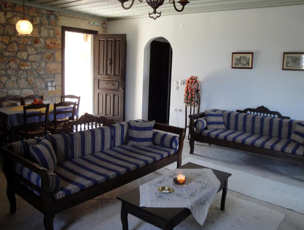 Apartment Klymeni Traditional Homes
