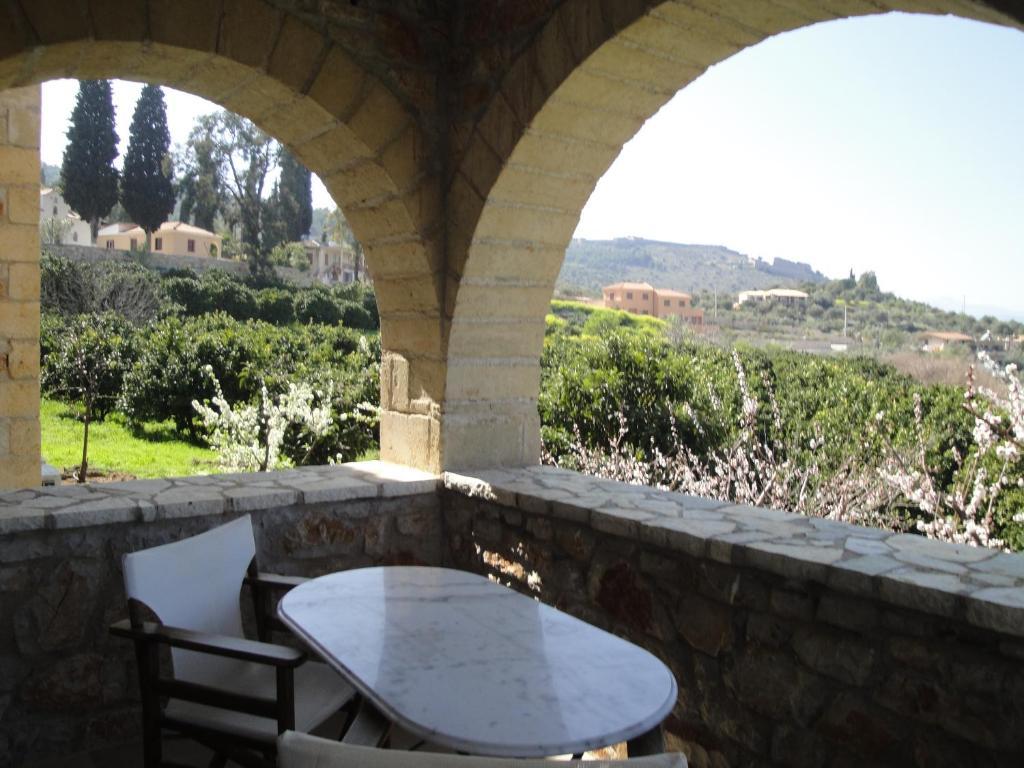 Apartment Klymeni Traditional Homes